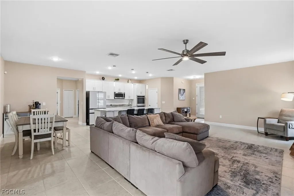 512 NW 4th Street Cape Coral FL 33993