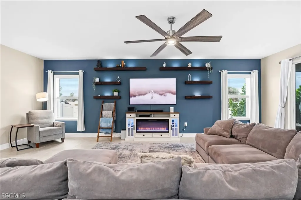 512 NW 4th Street Cape Coral FL 33993