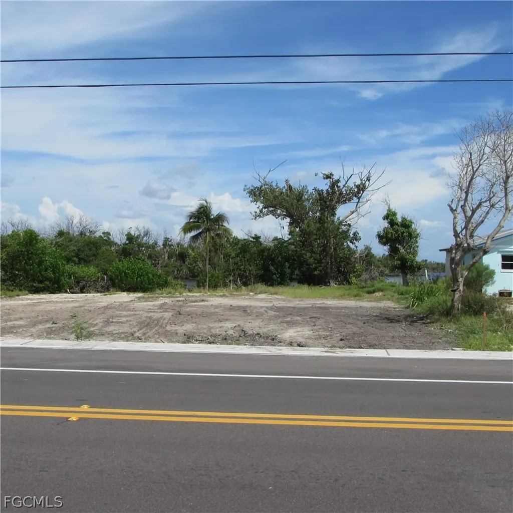 4195 Pine Island Road NW Matlacha FL 33993
