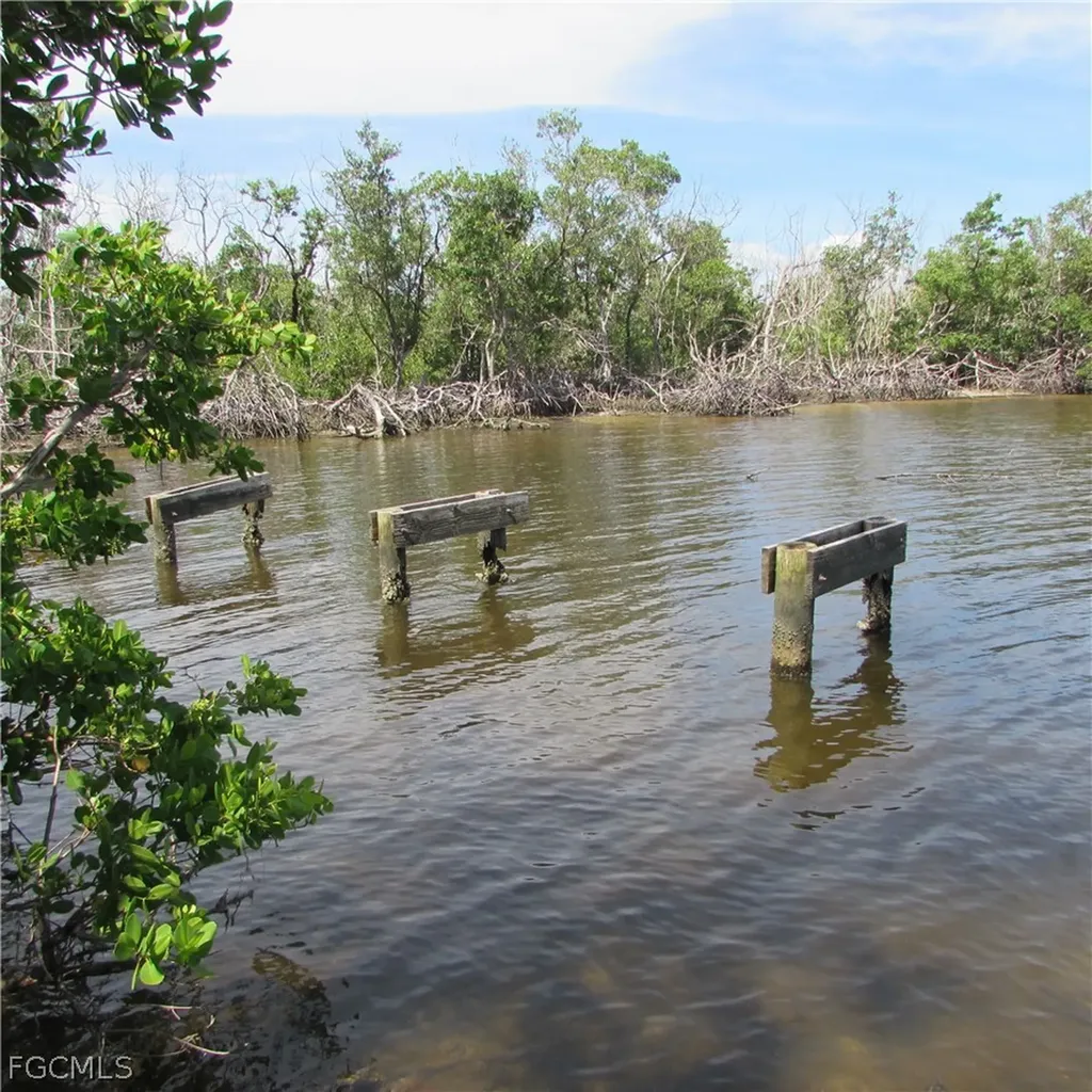 4195 Pine Island Road NW Matlacha FL 33993