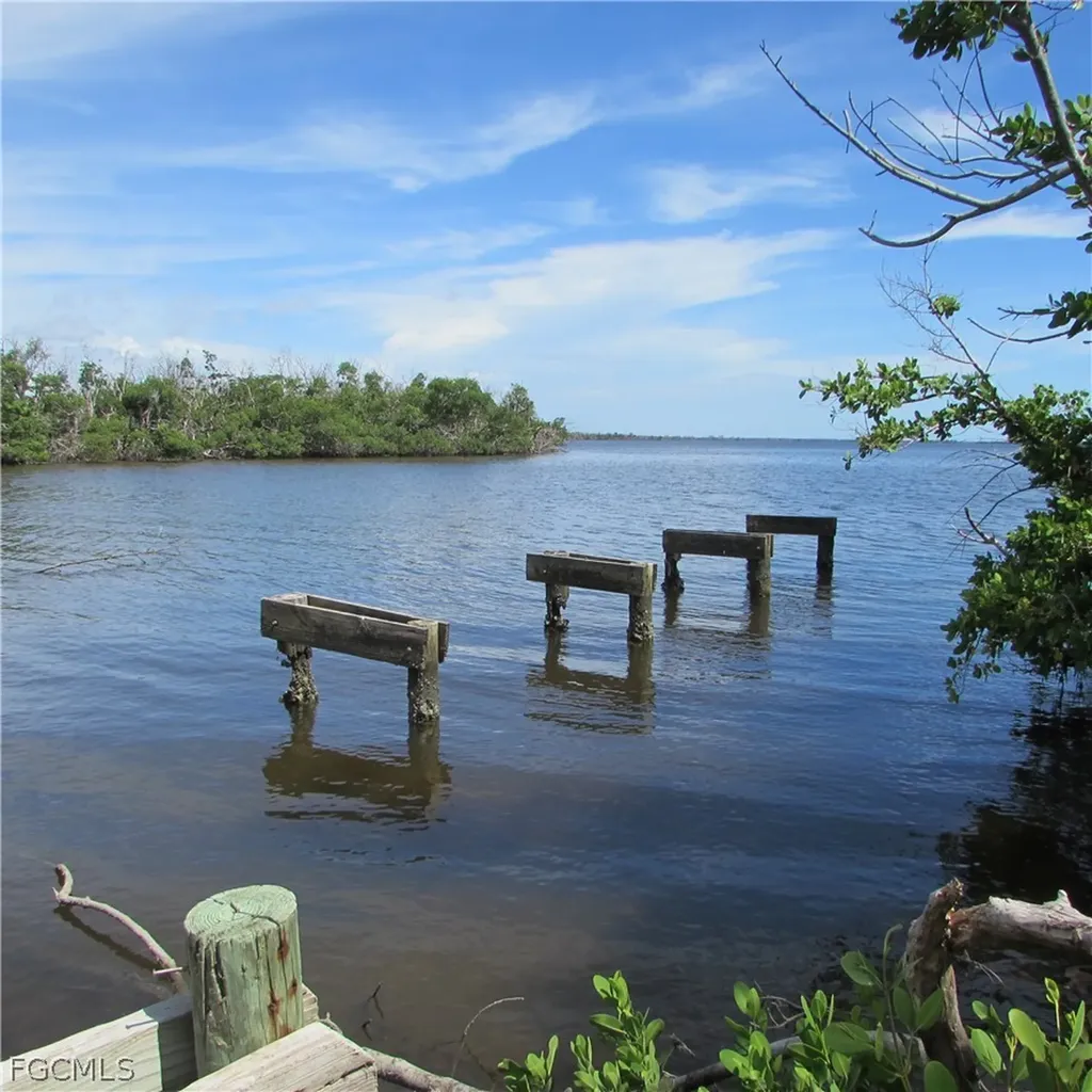 4195 Pine Island Road NW Matlacha FL 33993