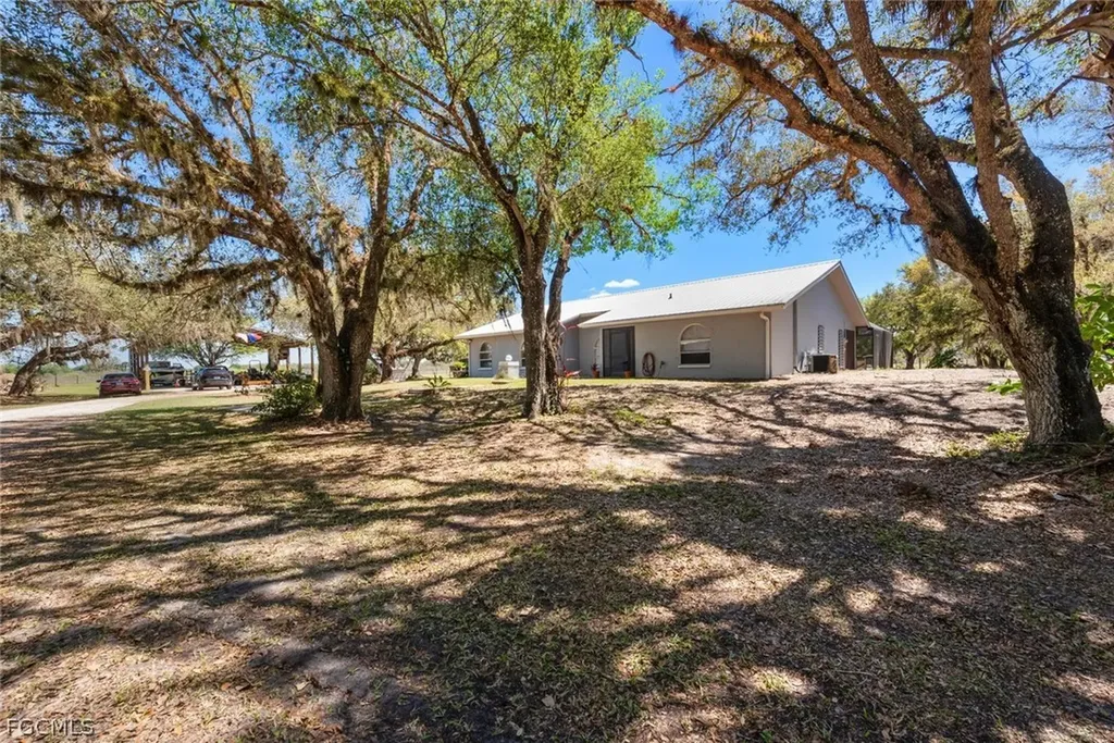 1767 Pollywog Crossover Road Labelle FL 33935