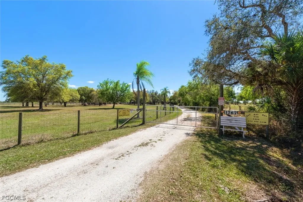 1767 Pollywog Crossover Road Labelle FL 33935