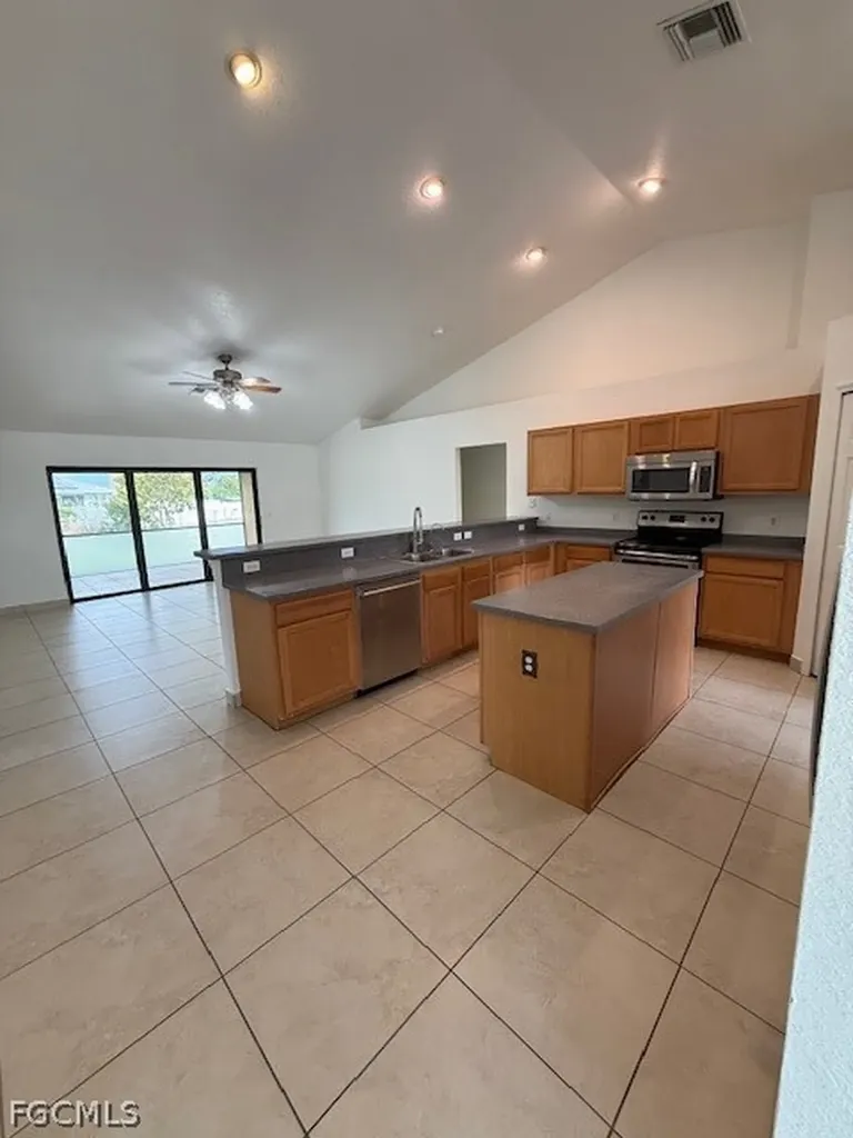 3925 E Gator Circle Cape Coral FL 33909