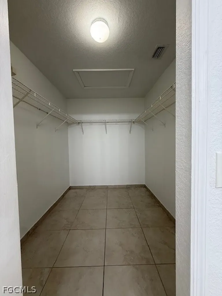3925 E Gator Circle Cape Coral FL 33909