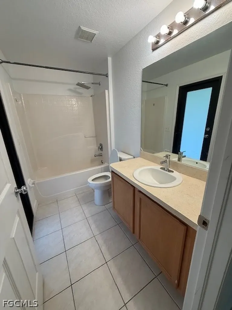 3925 E Gator Circle Cape Coral FL 33909