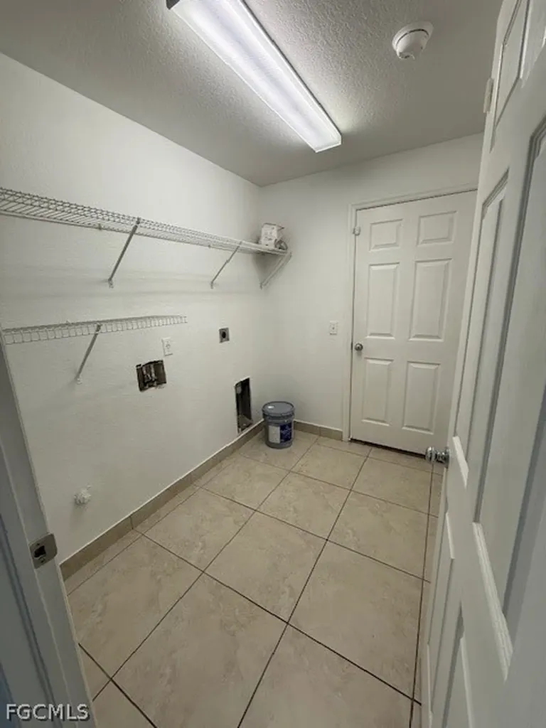 3925 E Gator Circle Cape Coral FL 33909