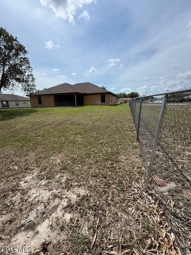 3925 E Gator Circle Cape Coral FL 33909