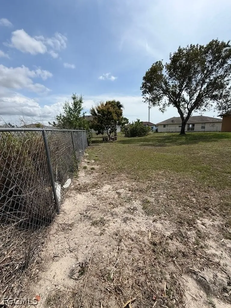 3925 E Gator Circle Cape Coral FL 33909