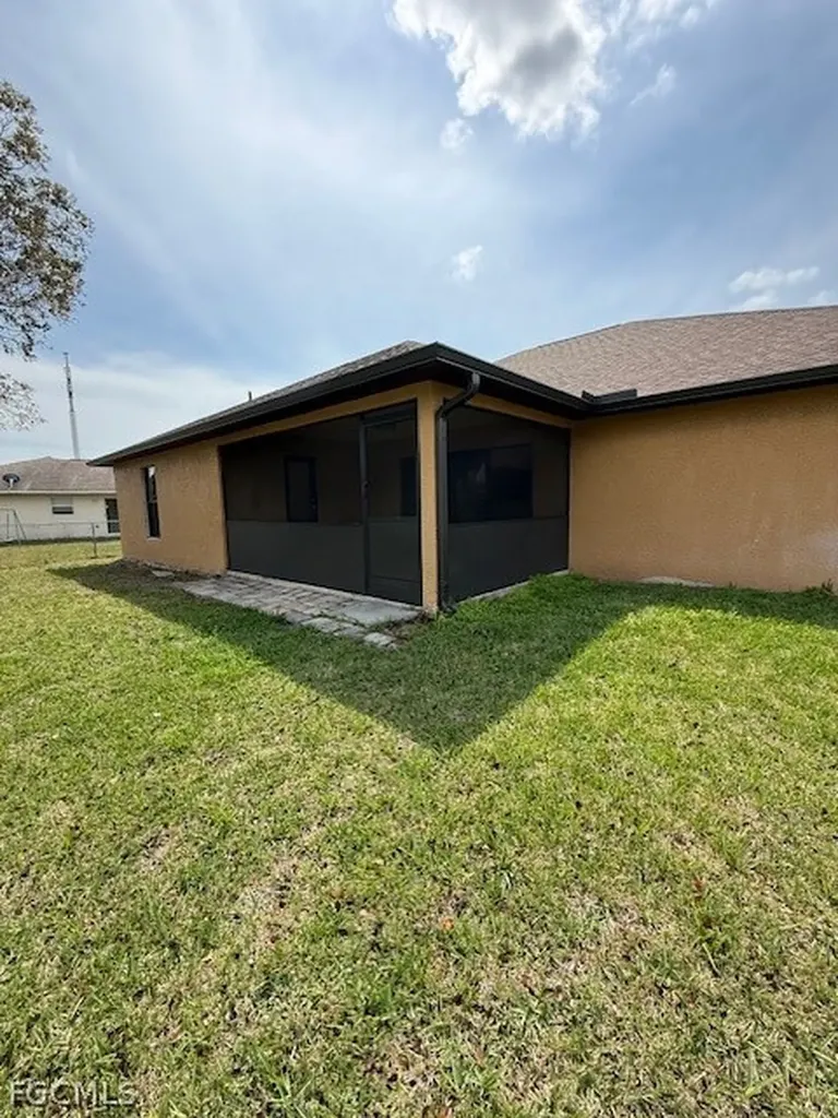 3925 E Gator Circle Cape Coral FL 33909