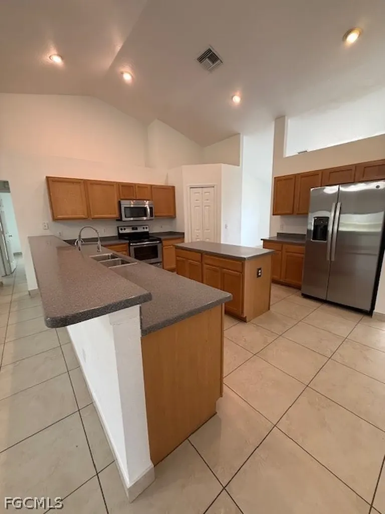 3925 E Gator Circle Cape Coral FL 33909