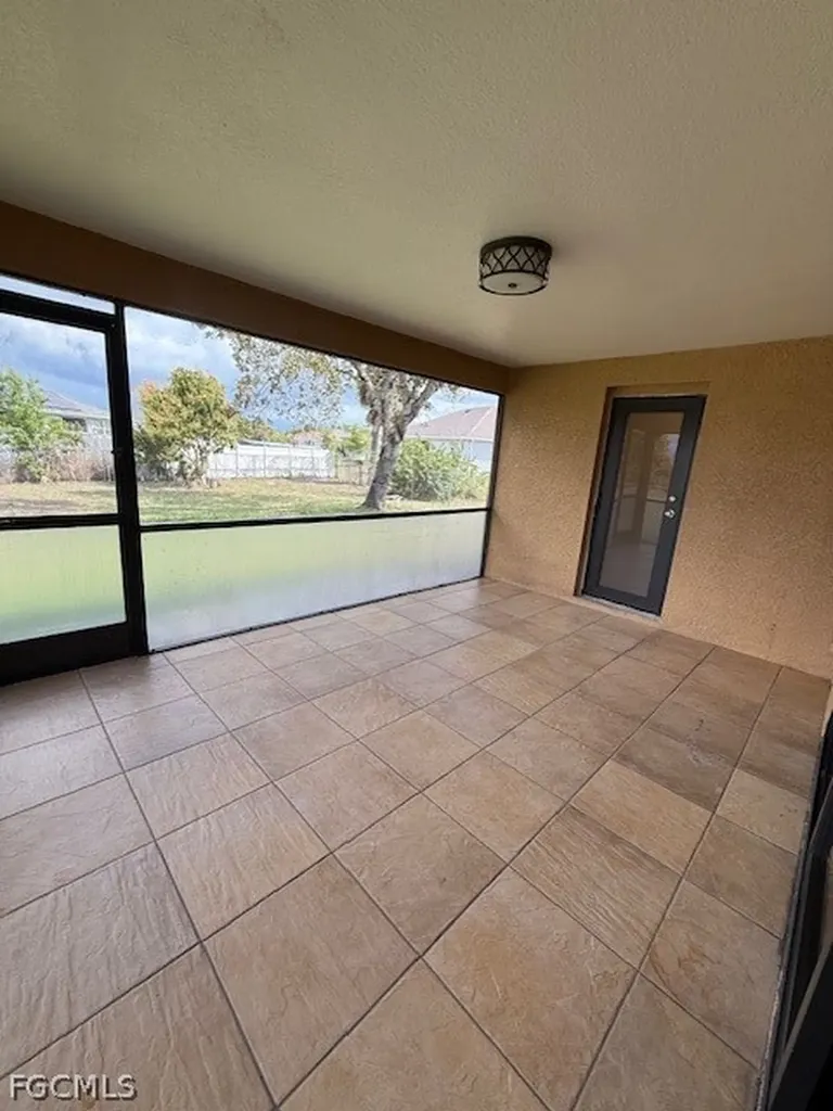 3925 E Gator Circle Cape Coral FL 33909
