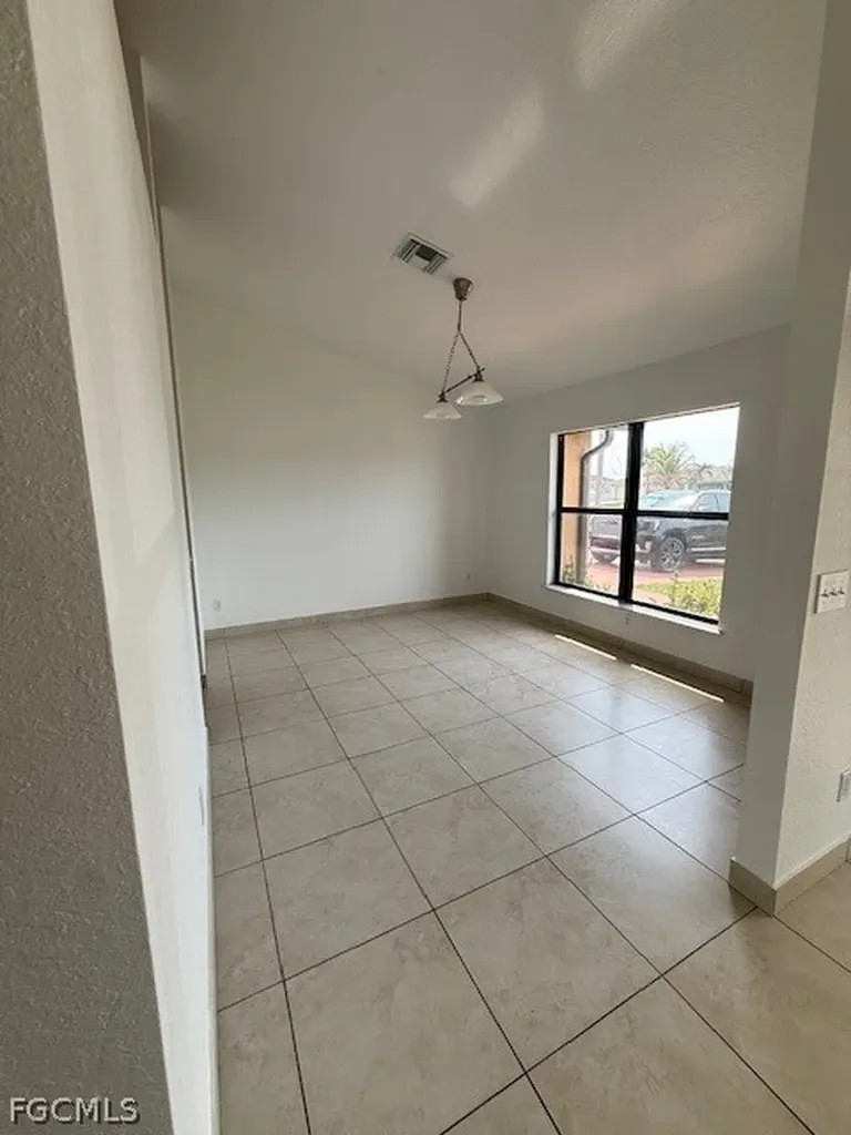 3925 E Gator Circle Cape Coral FL 33909