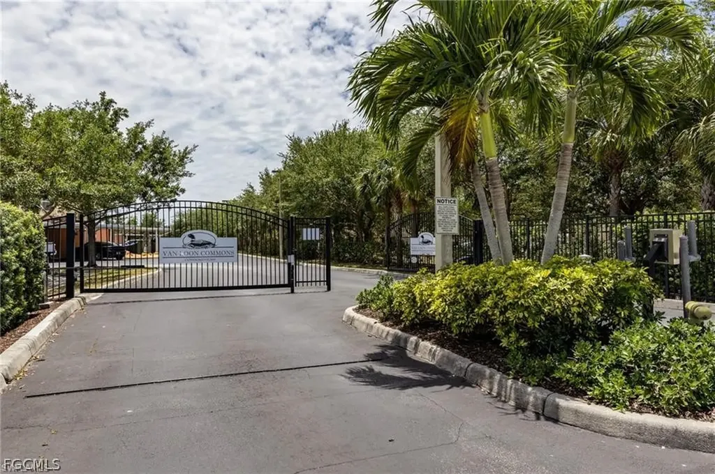 1137 Van Loon Commons Circle Cape Coral FL 33909