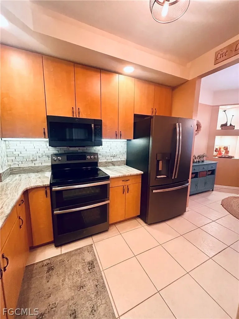 1137 Van Loon Commons Circle Cape Coral FL 33909