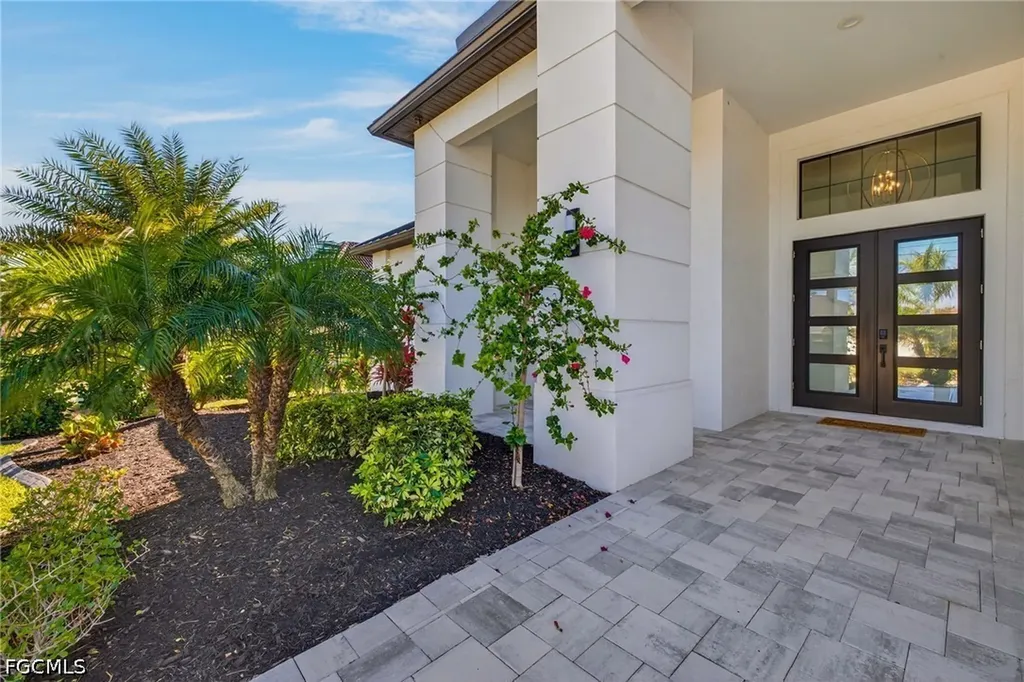 2002 SE 18th Avenue Cape Coral FL 33990