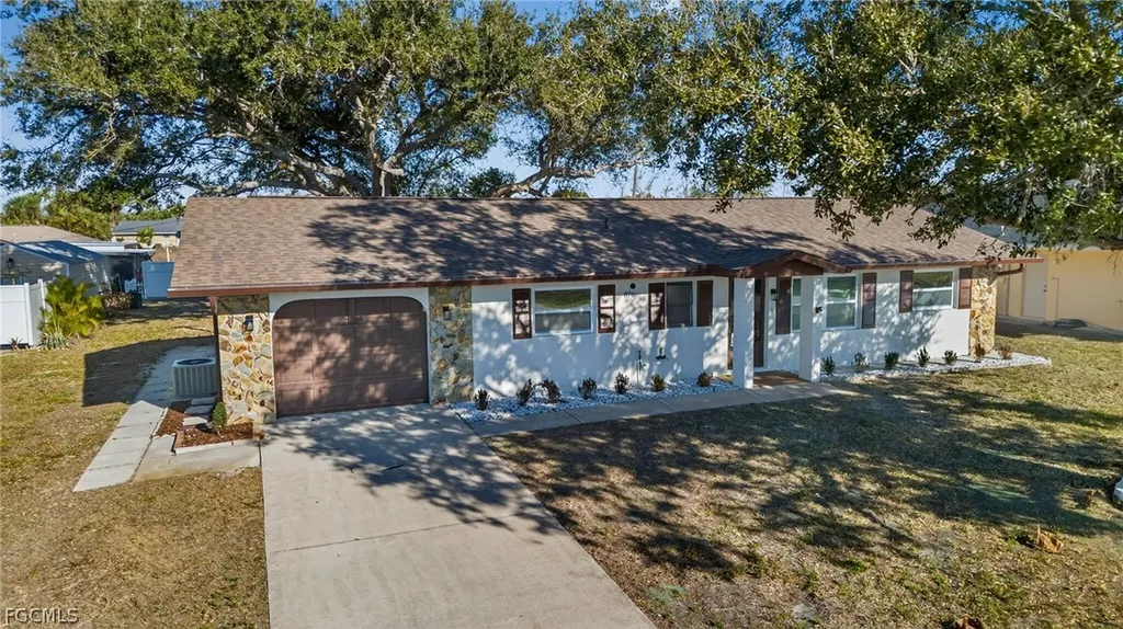 876 Linnaen Terrace NW Port Charlotte FL 33948