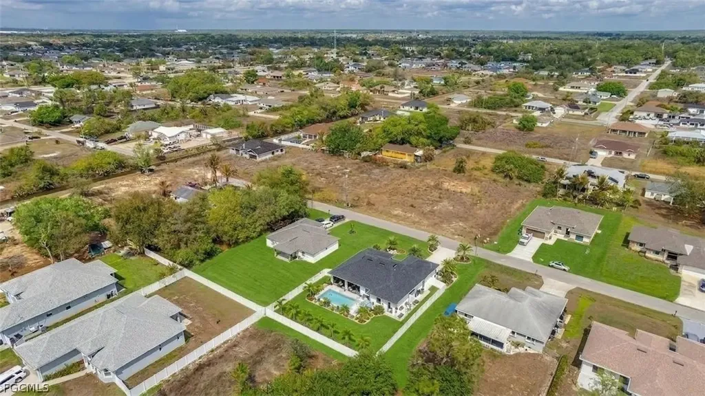4211 10th Street SW Lehigh Acres FL 33976