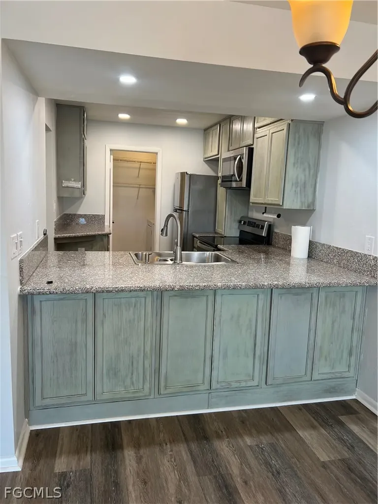 1908 SE 43rd Street Cape Coral FL 33904