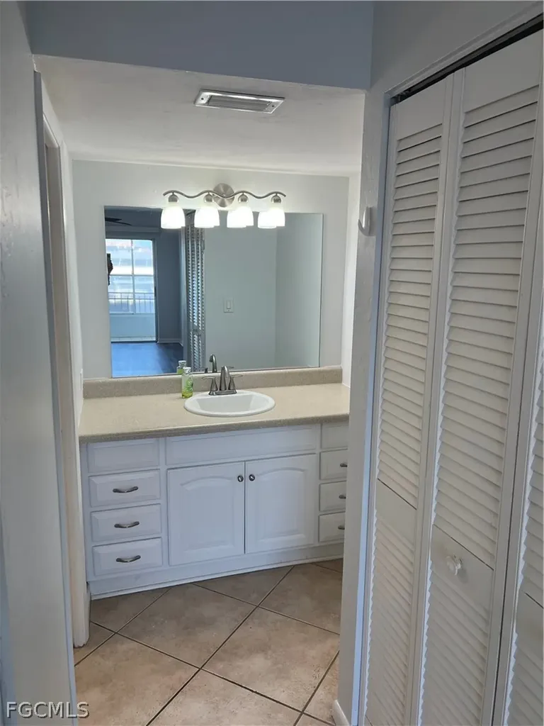 1908 SE 43rd Street Cape Coral FL 33904