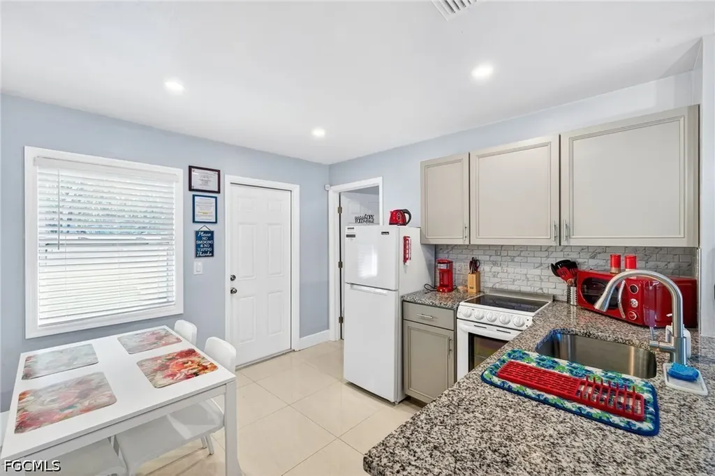 624 SE 46 Street Cape Coral FL 33904