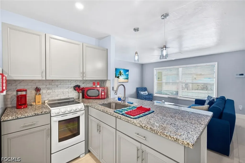 624 SE 46 Street Cape Coral FL 33904