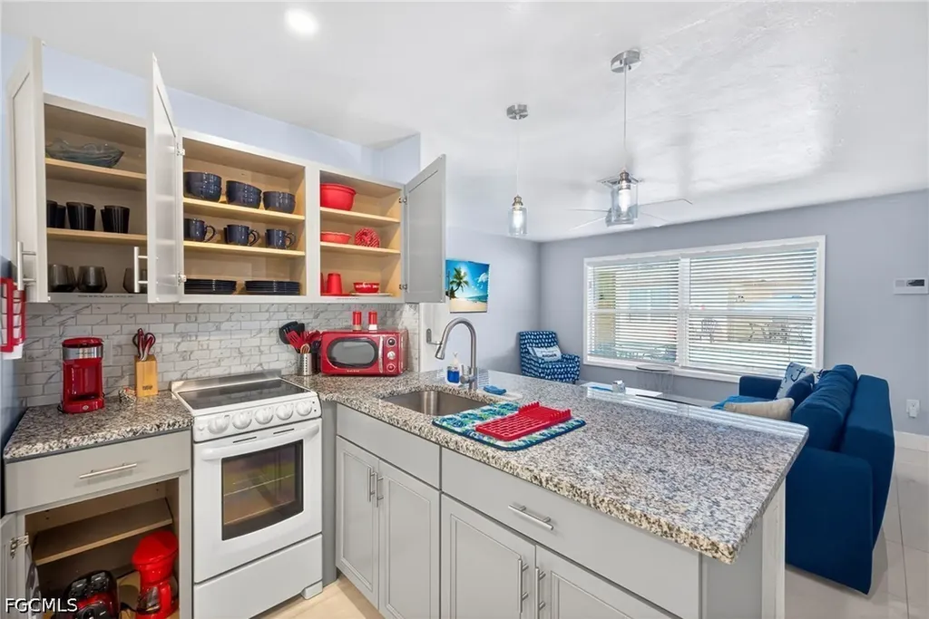 624 SE 46 Street Cape Coral FL 33904