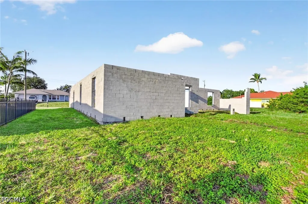 1213 NE 11th Terrace Cape Coral FL 33909