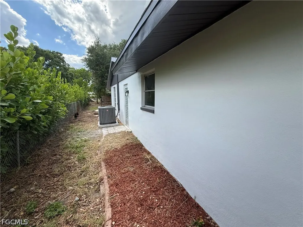 2201 Parkview Drive Fort Myers FL 33905