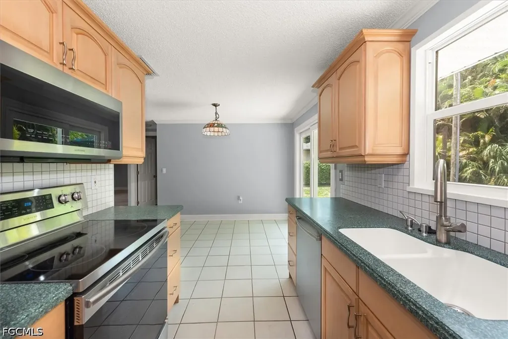 4639 Robin Avenue Naples FL 34104