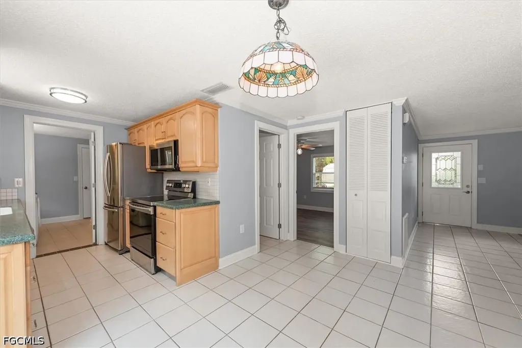 4639 Robin Avenue Naples FL 34104