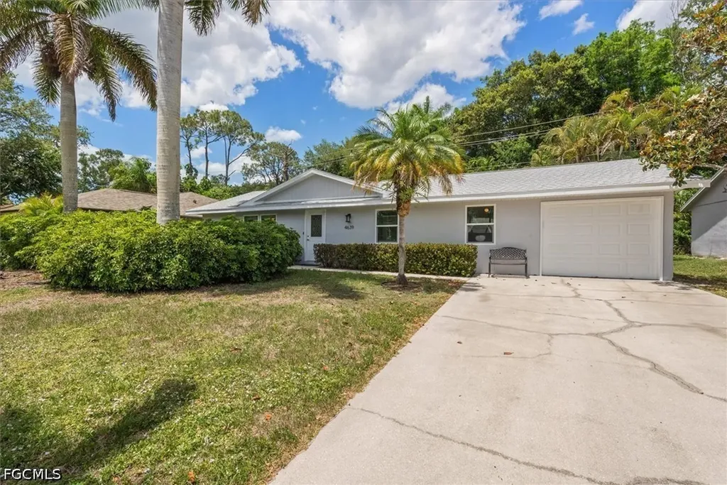 4639 Robin Avenue Naples FL 34104