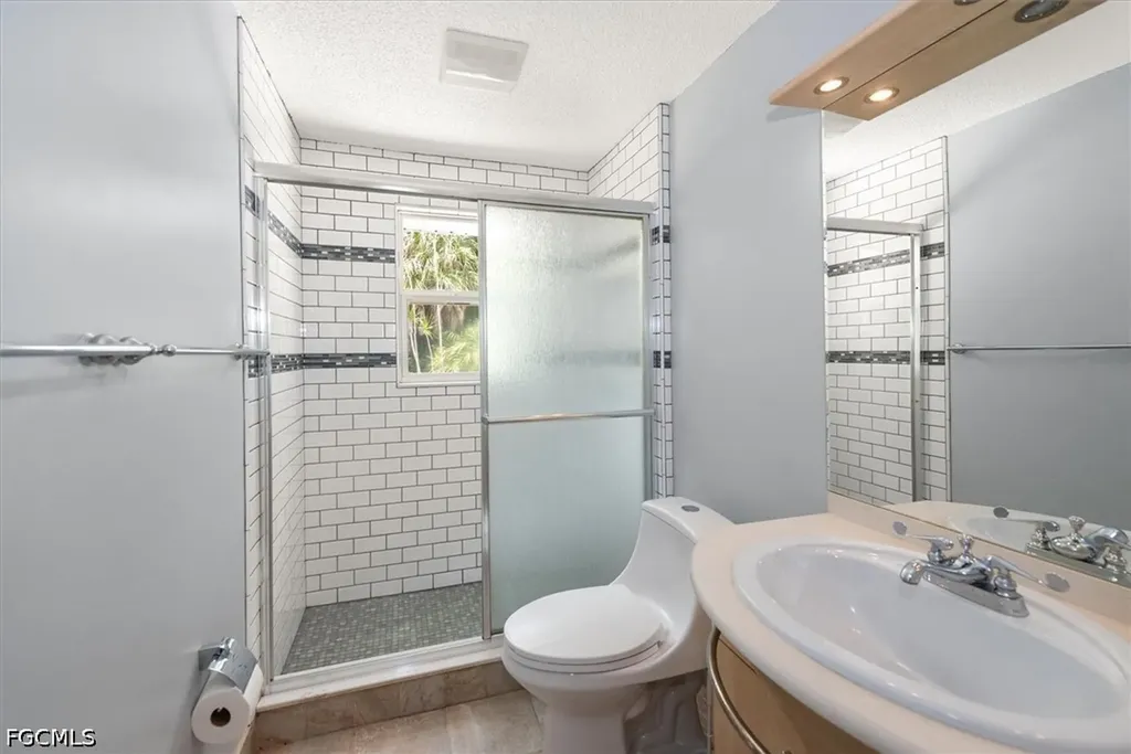 4639 Robin Avenue Naples FL 34104