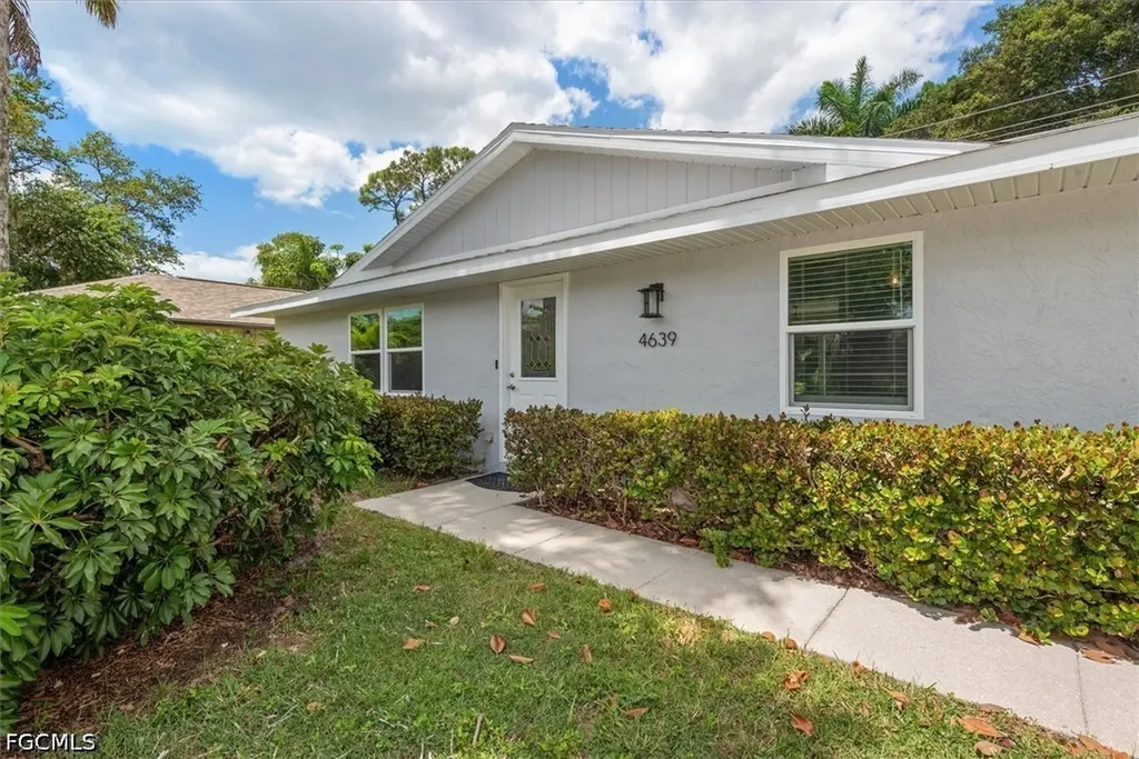4639 Robin Avenue Naples FL 34104