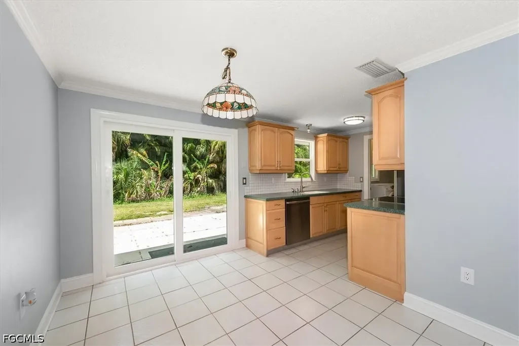 4639 Robin Avenue Naples FL 34104