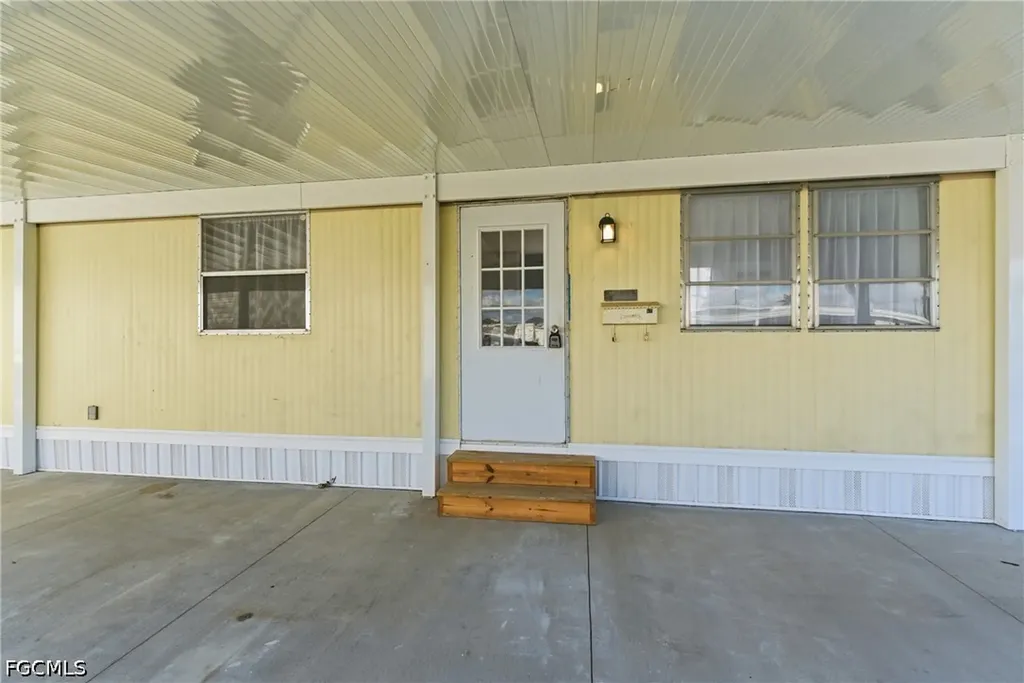 5558 Palm Beach Boulevard Fort Myers FL 33905