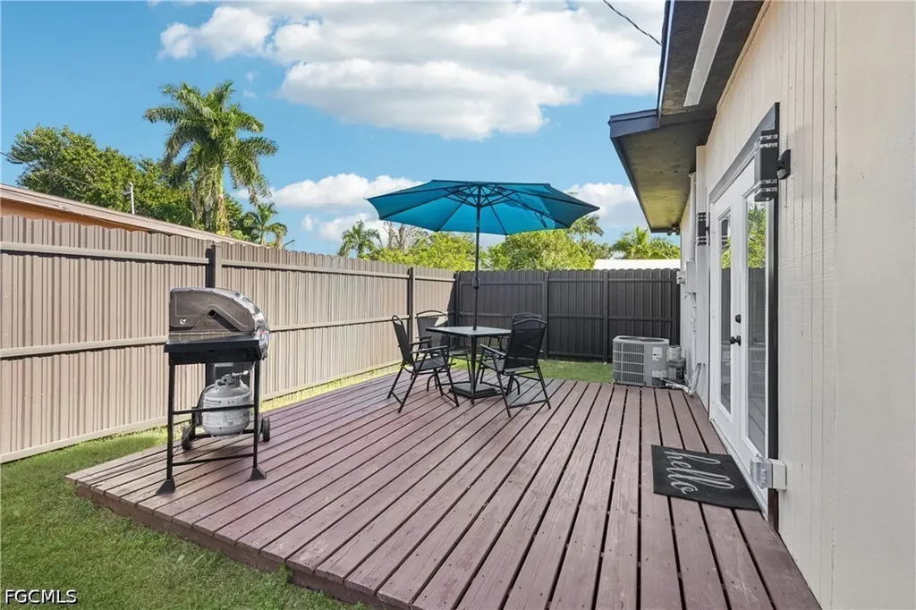 92 Oak Street North Fort Myers FL 33903