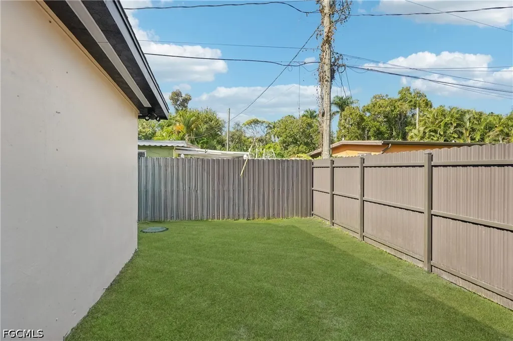 92 Oak Street North Fort Myers FL 33903