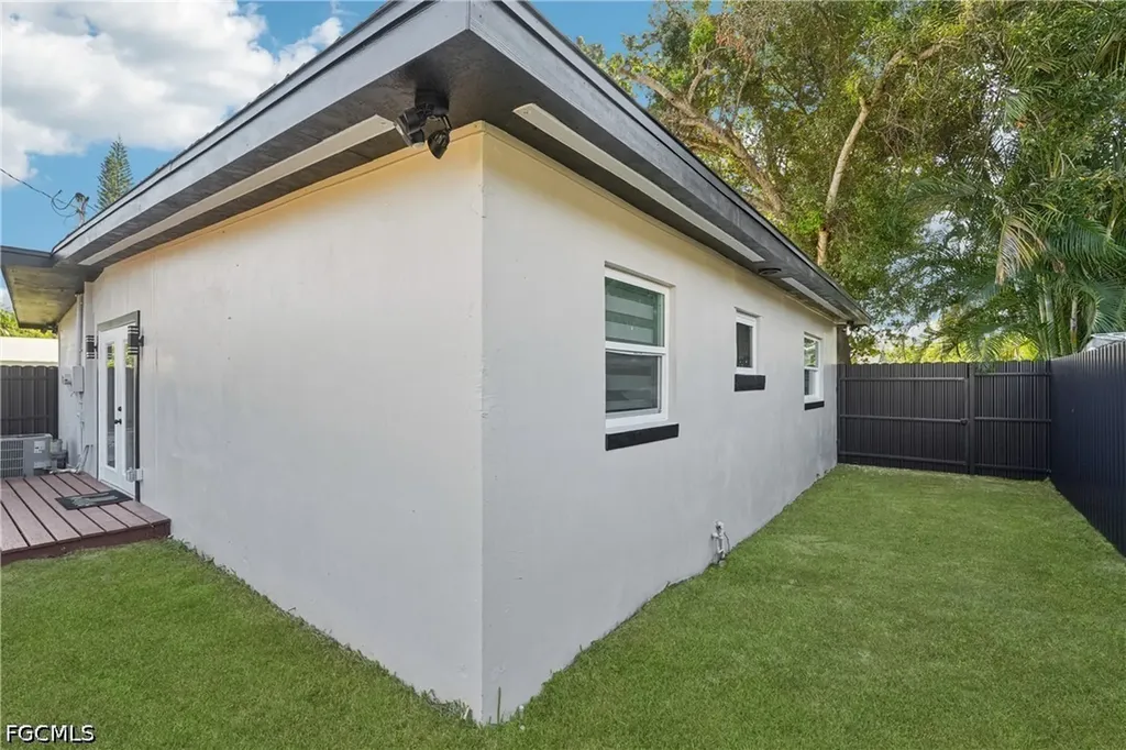 92 Oak Street North Fort Myers FL 33903