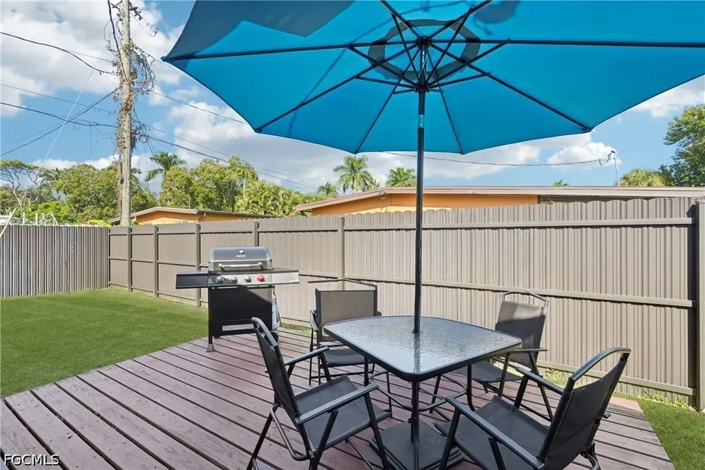 92 Oak Street North Fort Myers FL 33903
