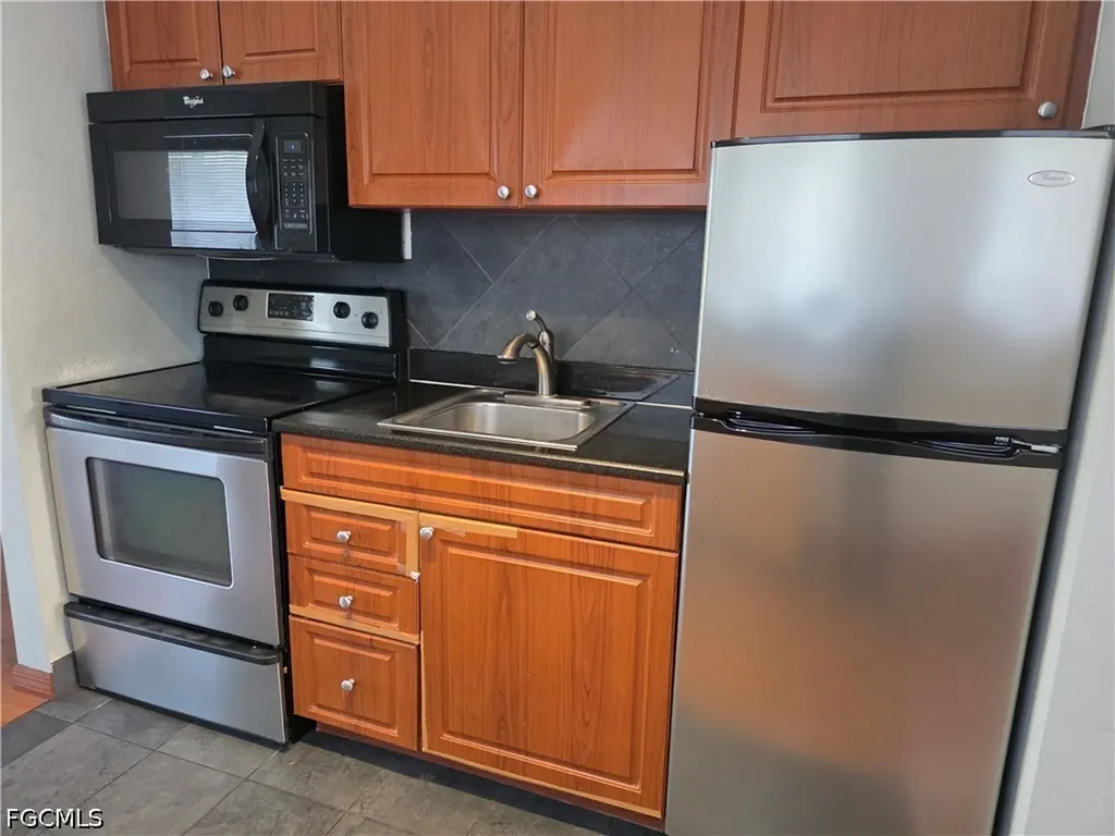 8162 Country Road Fort Myers FL 33919