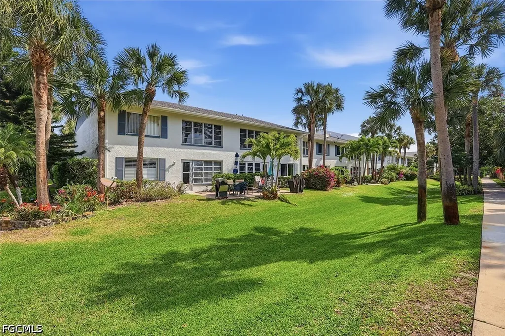 4080 Looking Glass Lane Naples FL 34112