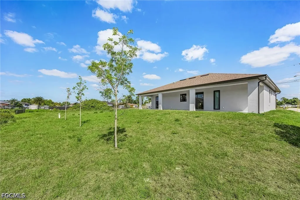3813 1st Street SW Lehigh Acres FL 33976