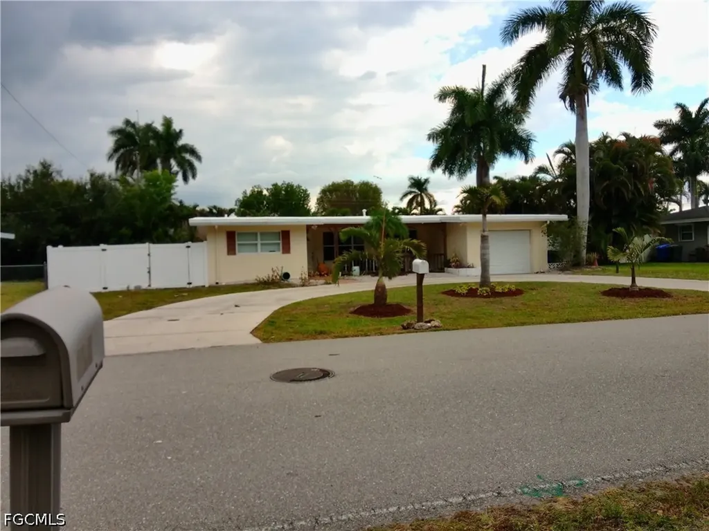1443 Ricardo Avenue Fort Myers FL 33901