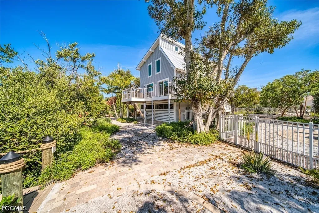 2499 Harbour Lane Sanibel FL 33957