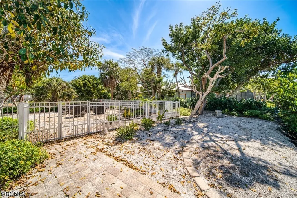 2499 Harbour Lane Sanibel FL 33957