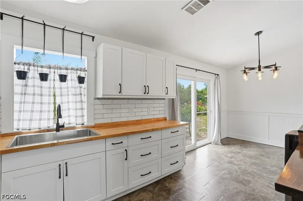 18 NW 26th Terrace Cape Coral FL 33993