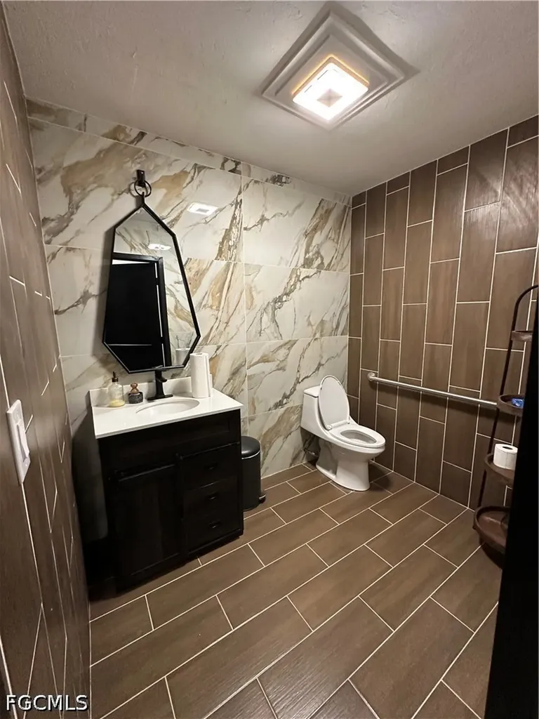 912 SE 8th Place Cape Coral FL 33990