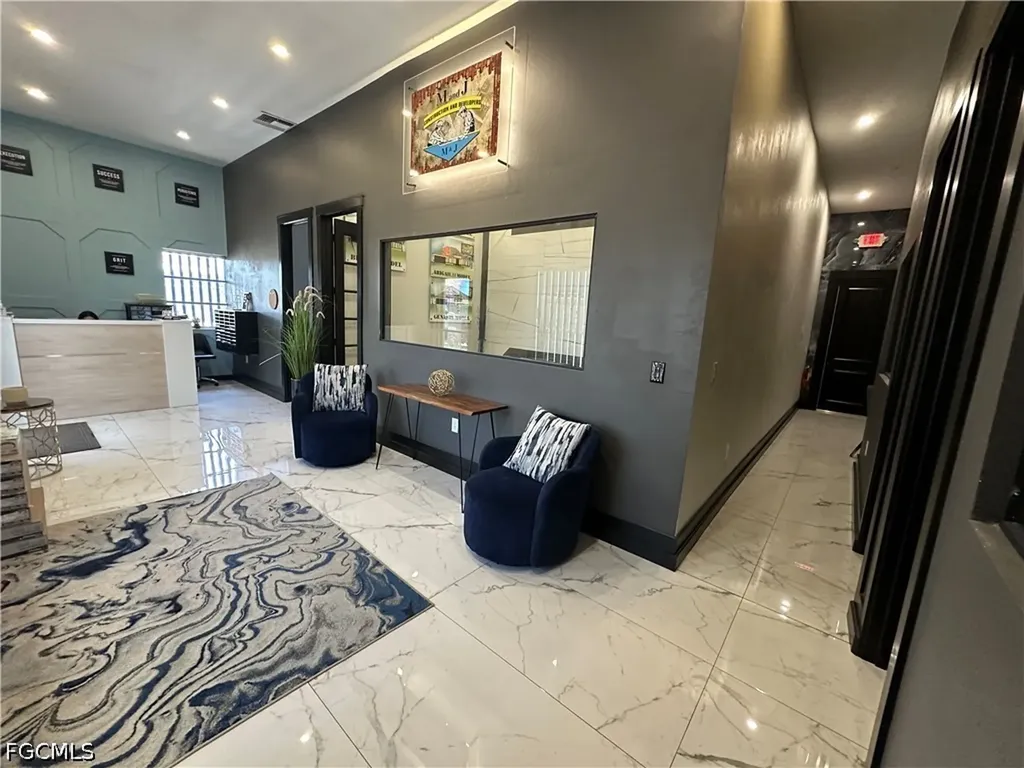 912 SE 8th Place Cape Coral FL 33990
