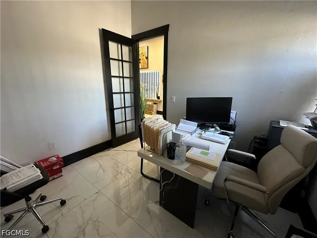 912 SE 8th Place Cape Coral FL 33990